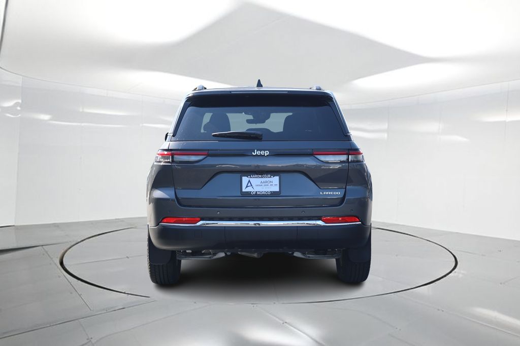 2025 Jeep Grand Cherokee Laredo photo 3