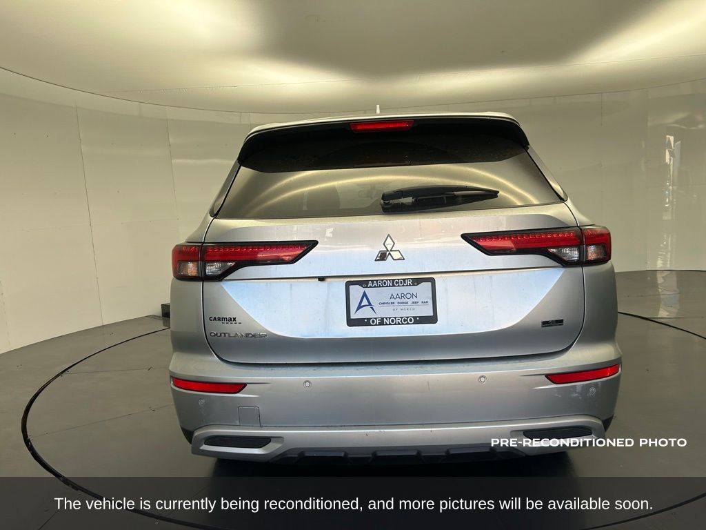 2023 Mitsubishi Outlander SE photo 4
