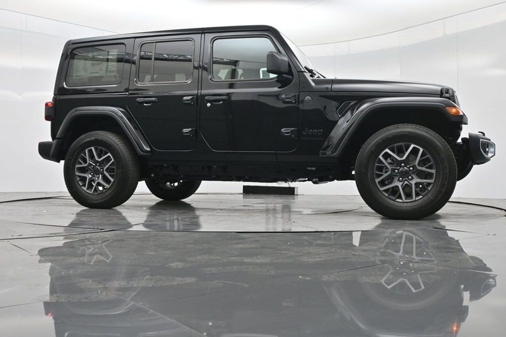 2025 Jeep Wrangler 4-Door Sahara - Photo 32