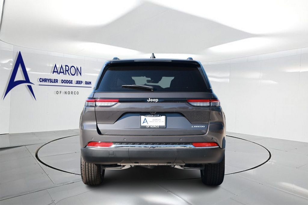 New 2026 Jeep Grand Cherokee Laredo Sport Utility