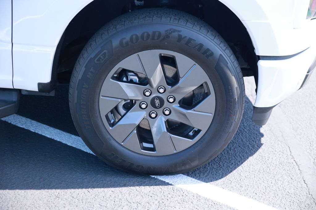 2023 Ford F-150 Lightning photo 3