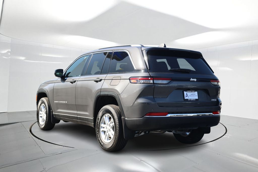 2025 Jeep Grand Cherokee Laredo photo 2