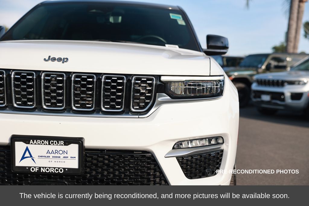 2023 Jeep Grand Cherokee Summit photo 4