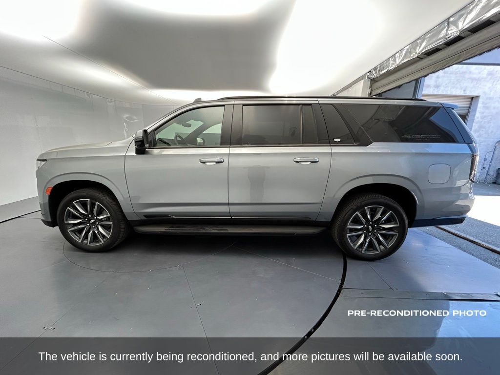 2024 Cadillac Escalade ESV Sport photo 2