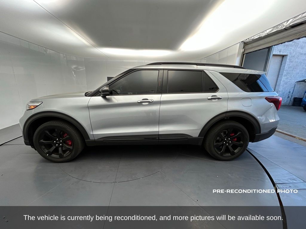 2023 Ford Explorer ST photo 2