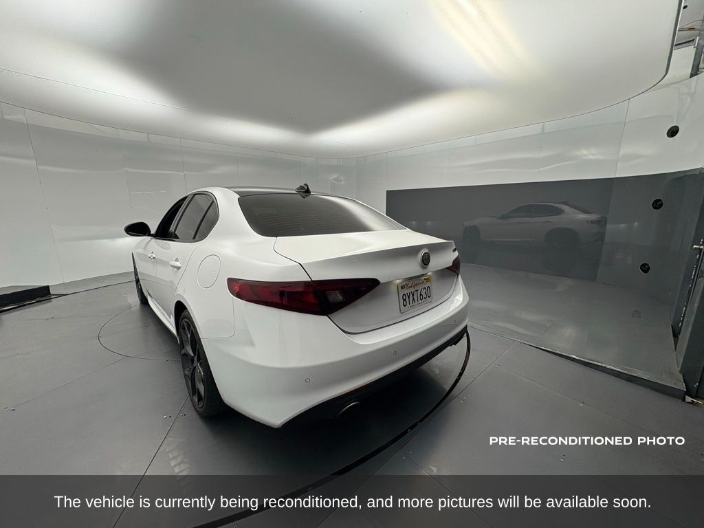 2021 Alfa Romeo Giulia Ti photo 3