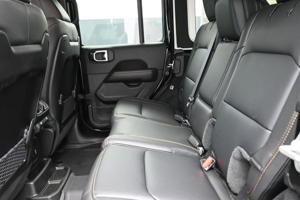 2025 Jeep Wrangler 4-Door Sahara - Photo 14
