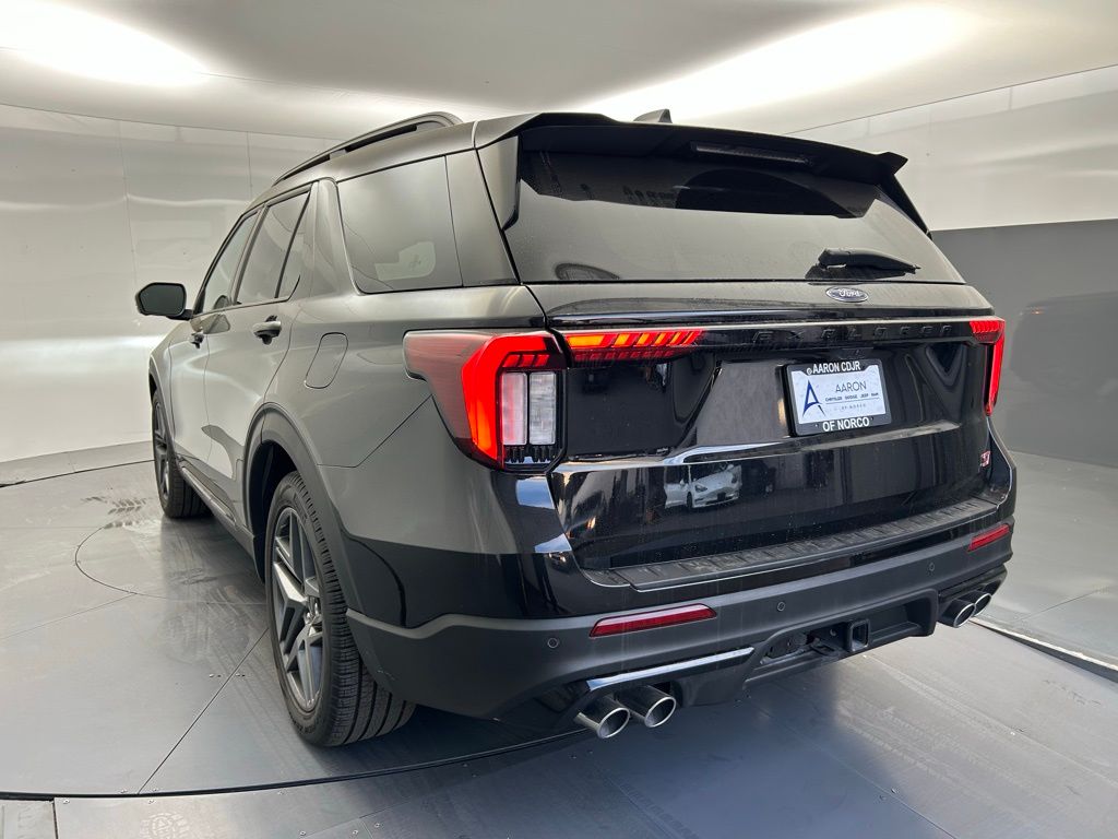 2025 Ford Explorer ST photo 3