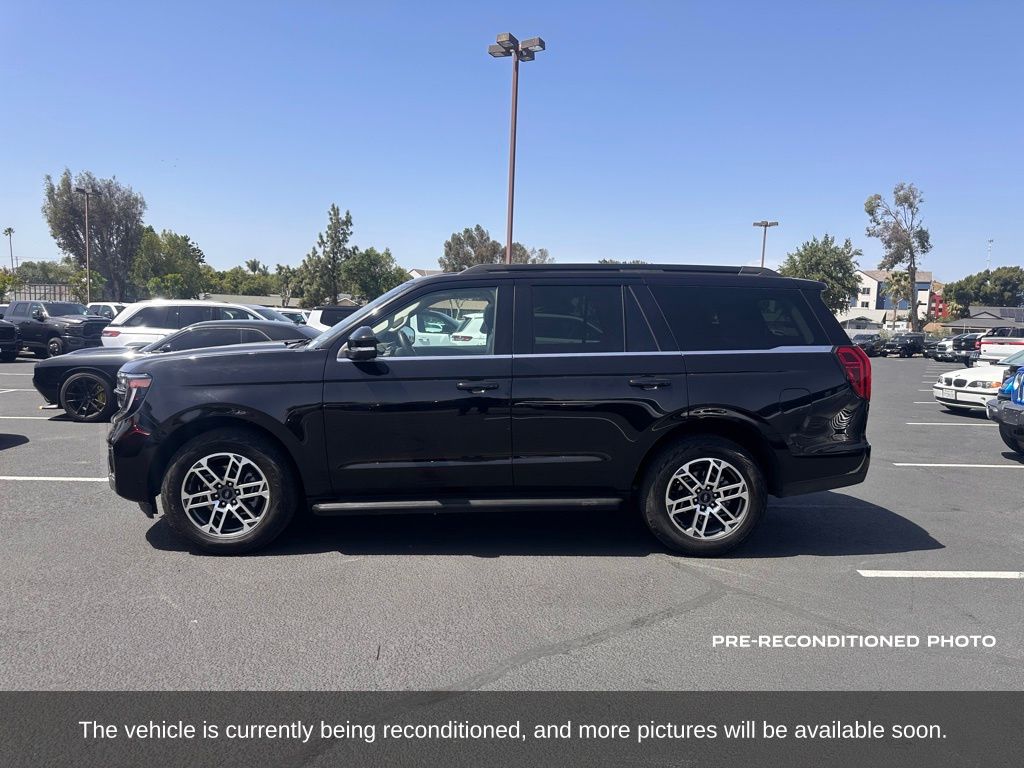 2025 Ford Expedition Active photo 2