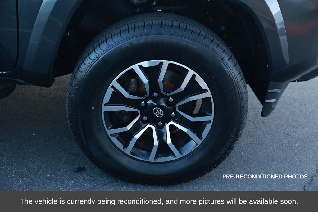 2022 Toyota Tacoma TRD Sport V6 photo 3
