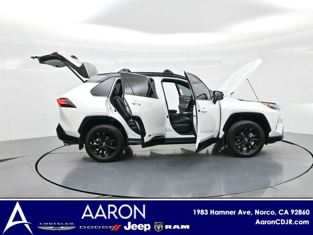 2025 Toyota RAV4 Hybrid XSE photo 3