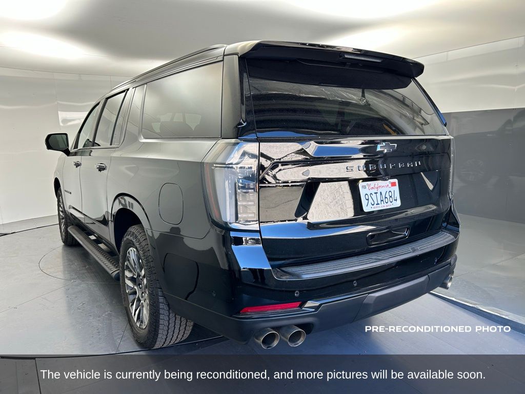 2025 Chevrolet Suburban Z71 photo 3