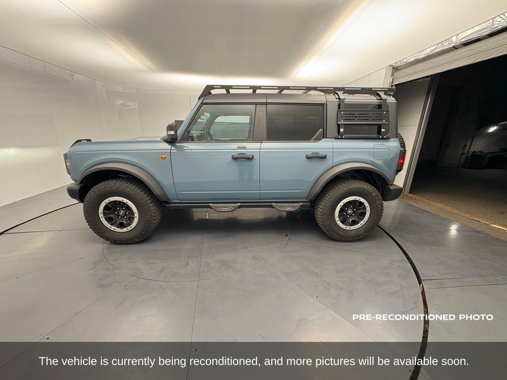 2023 Ford Bronco Badlands photo 2