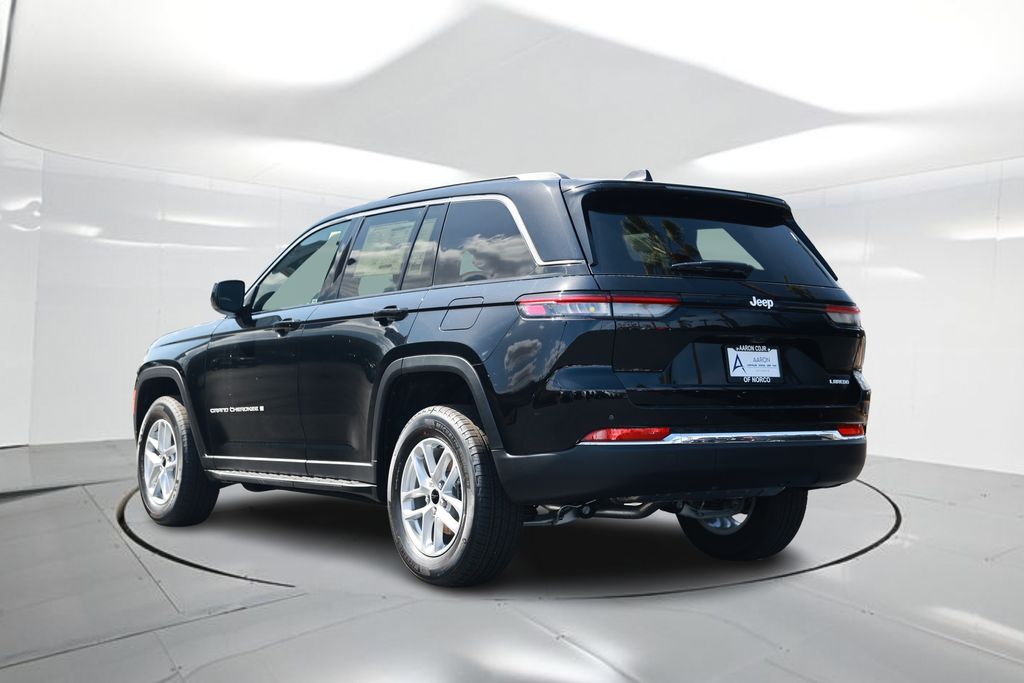 2025 Jeep Grand Cherokee Laredo X photo 2