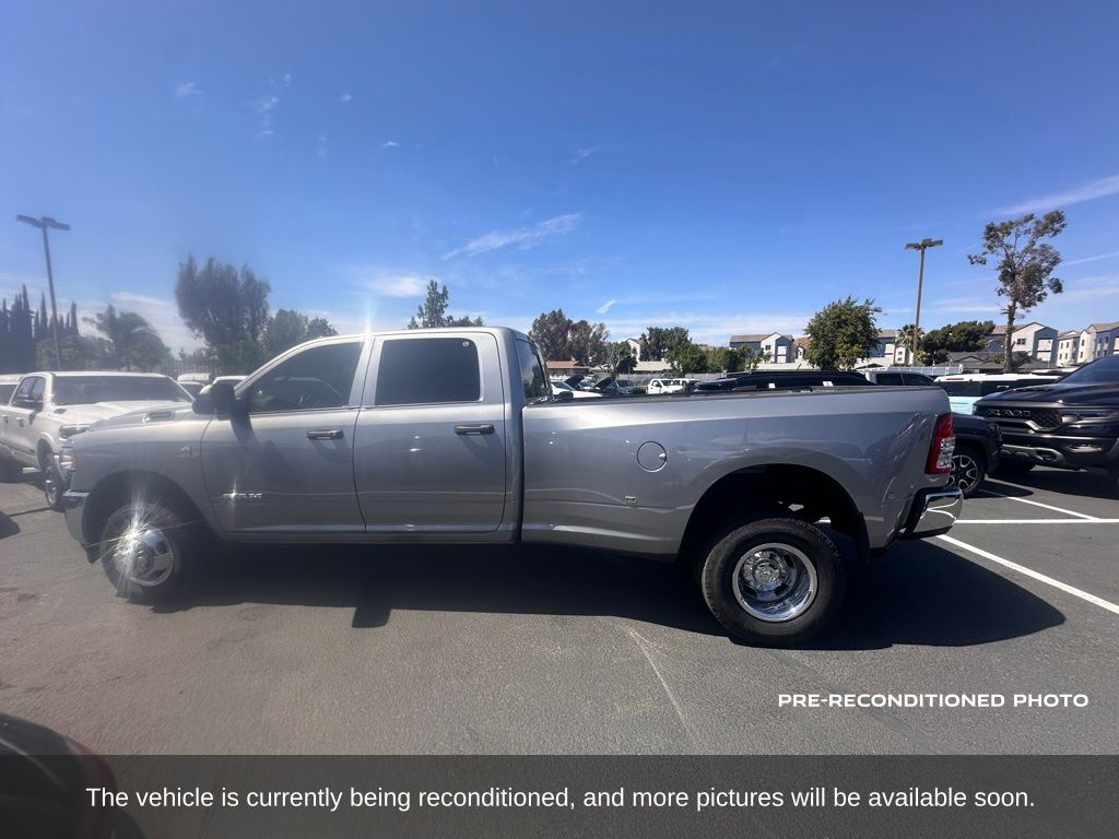 2022 Ram 3500 Tradesman photo 2