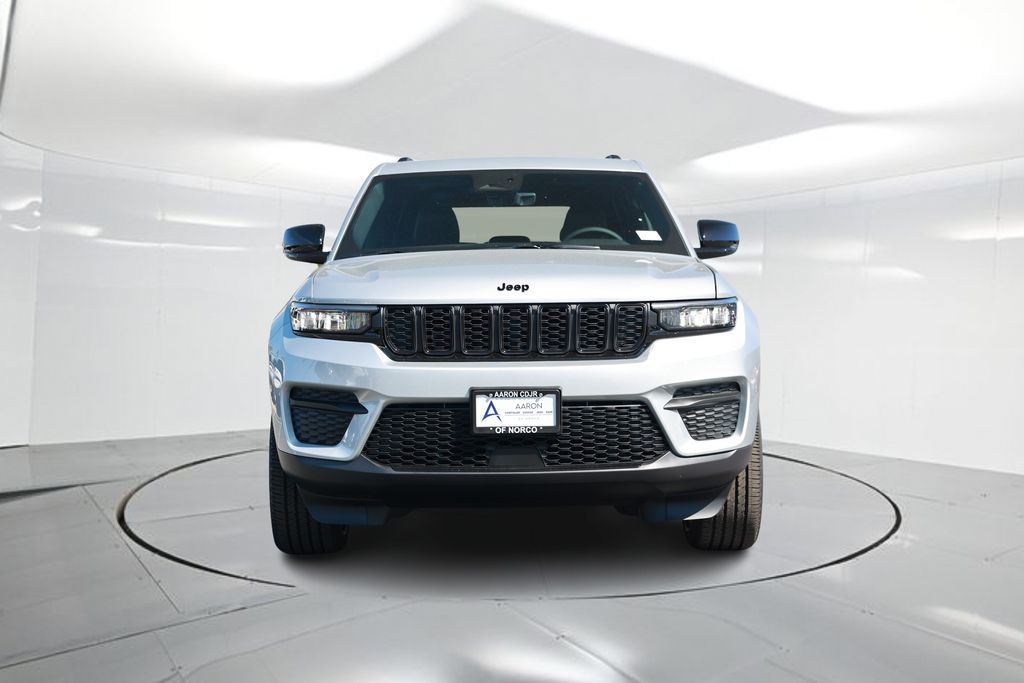 2025 Jeep Grand Cherokee Altitude photo 4