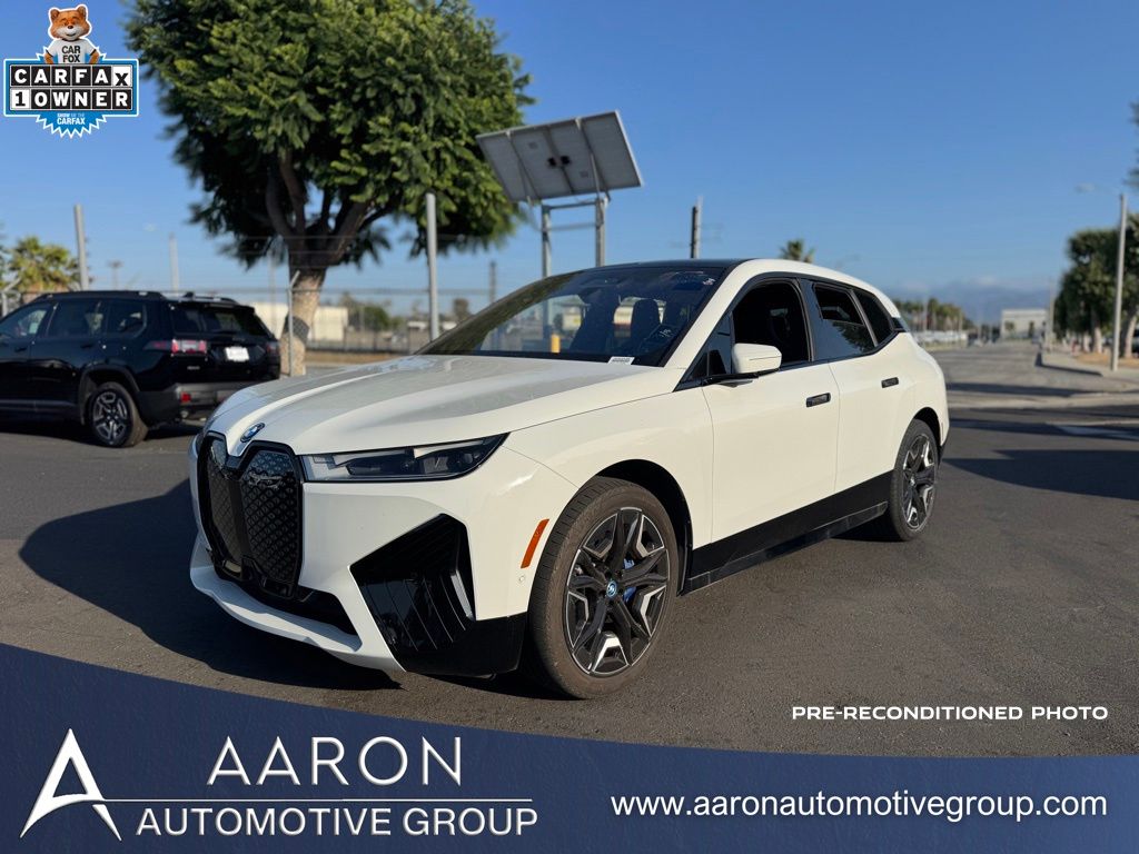 2025 BMW iX xDrive50's photo
