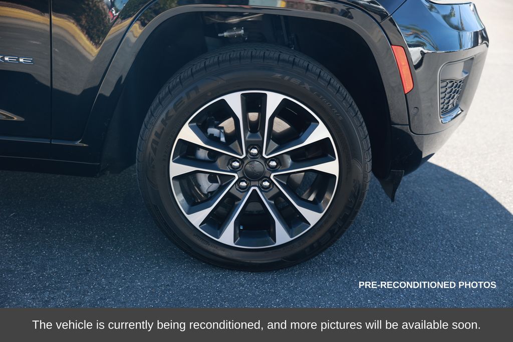 2022 Jeep Grand Cherokee 4xe Overland photo 3