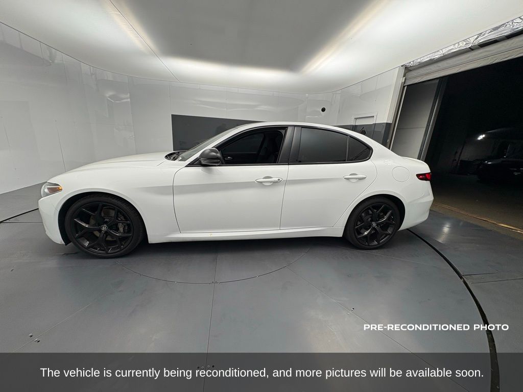 2021 Alfa Romeo Giulia Ti photo 2