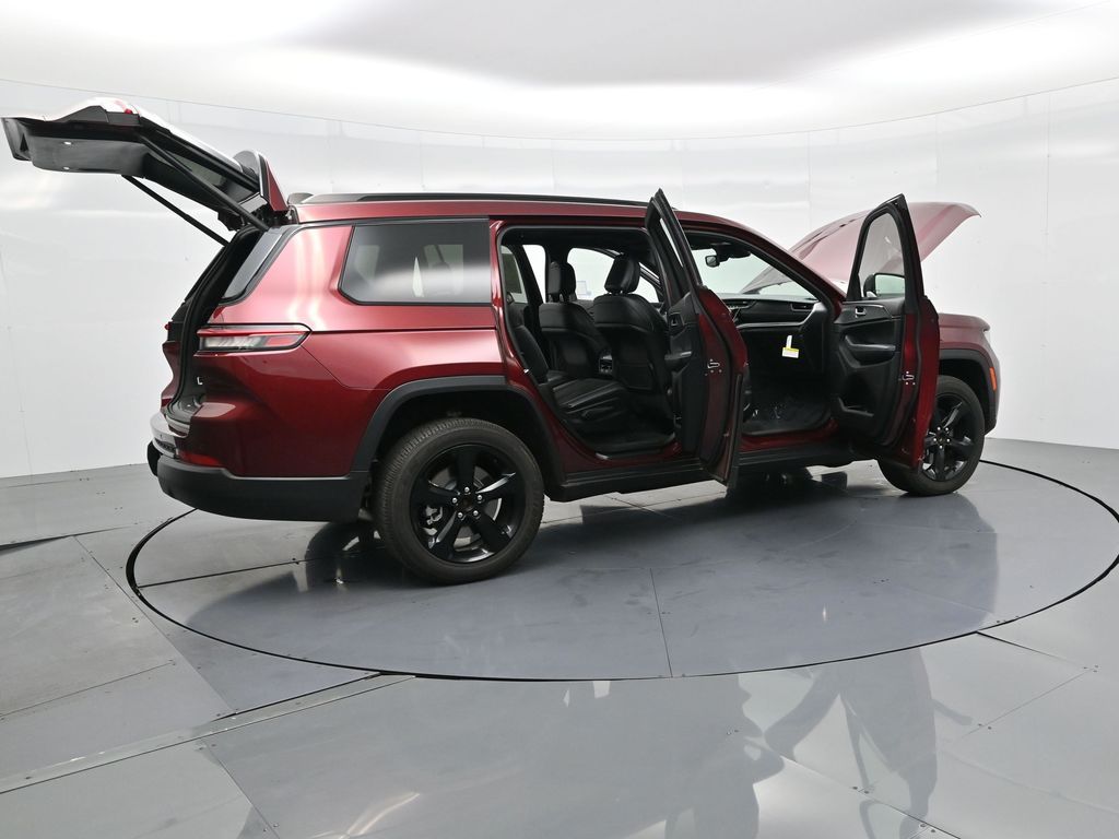 2023 Jeep Grand Cherokee Altitude photo 2