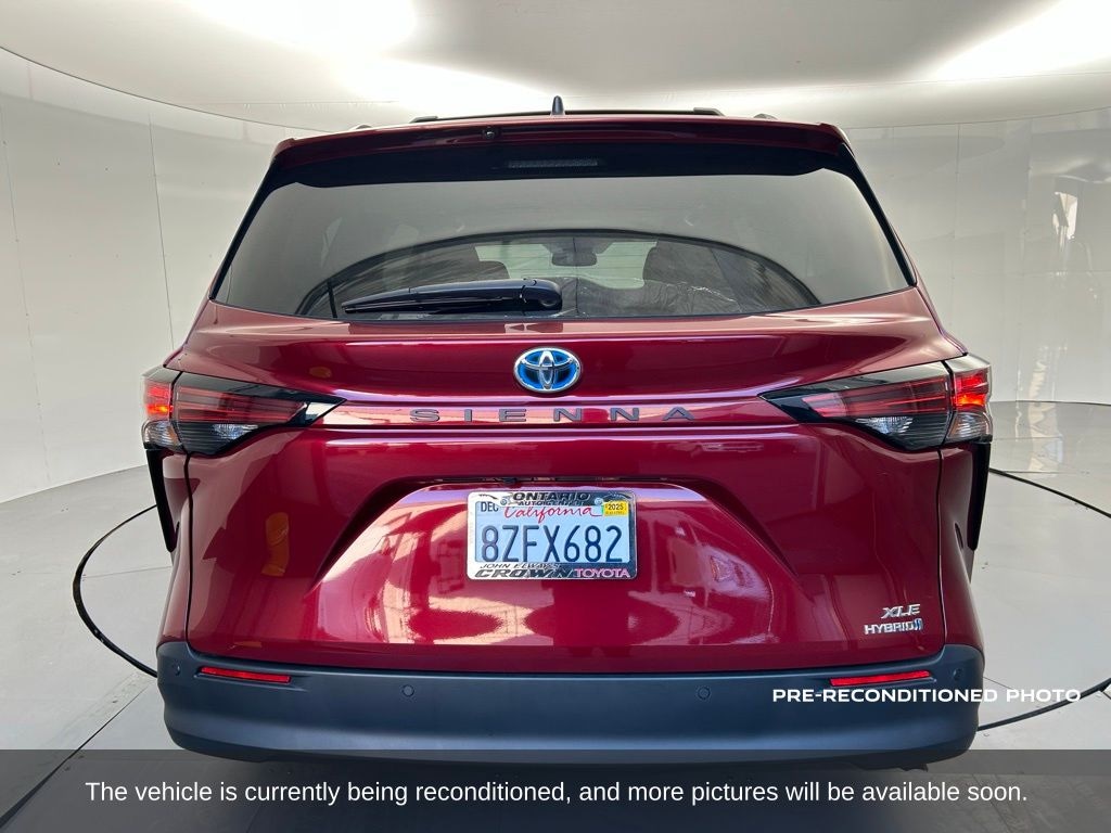 Used 2022 Toyota Sienna XLE 8 Passenger Van Passenger Van