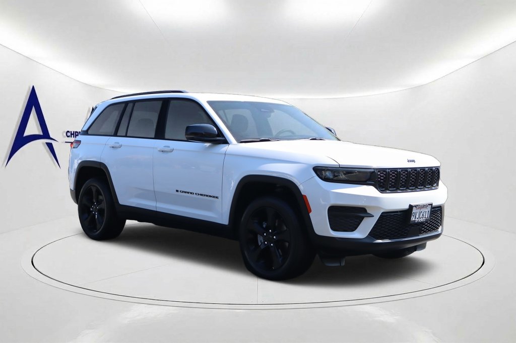 Used 2025 Jeep Grand Cherokee Laredo SUV