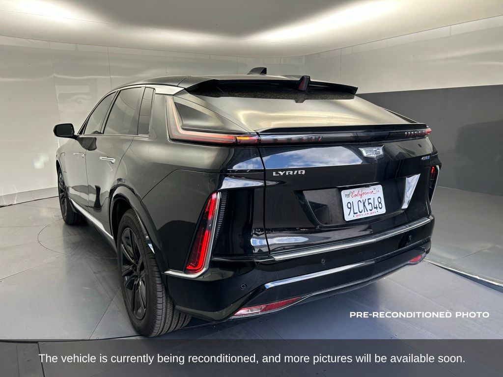 2024 Cadillac Lyriq Luxury photo 3