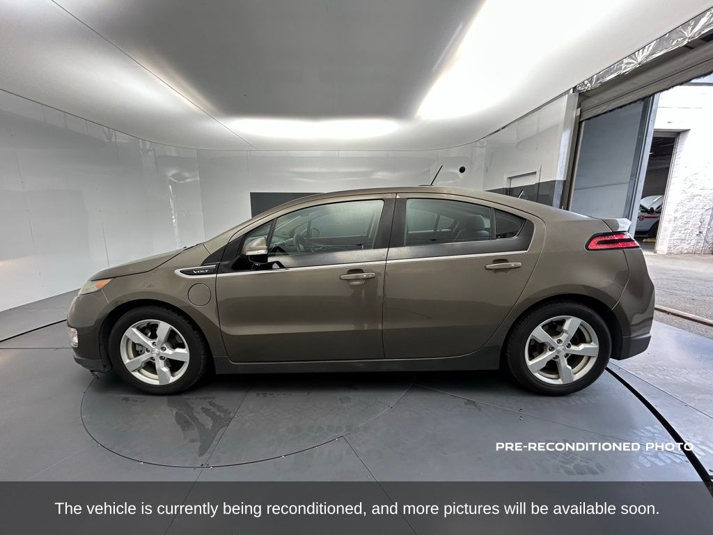 2015 Chevrolet Volt Base photo 2