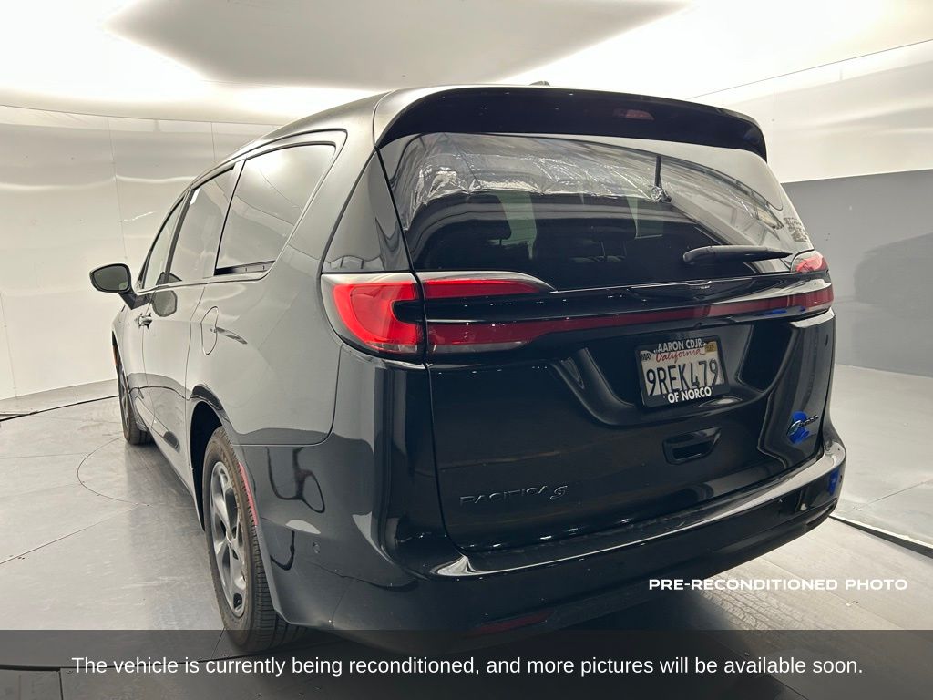 2023 Chrysler Pacifica Hybrid Touring L photo 3