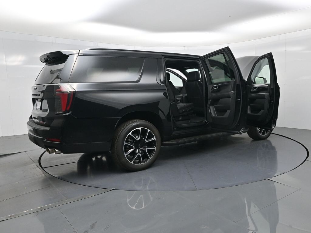 Used 2025 Chevrolet Suburban RST SUV