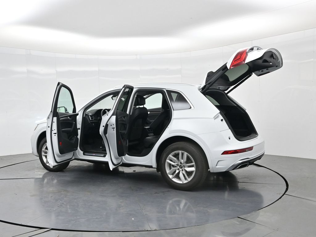 2023 Audi Q5 45 S line Premium photo 2