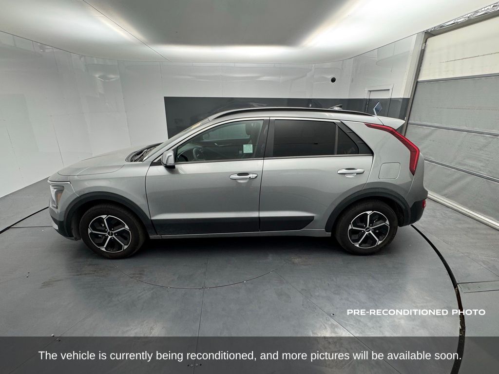 2024 Kia Niro EX photo 2
