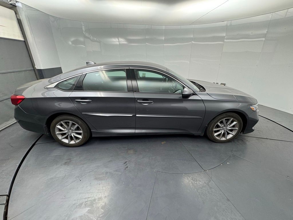 2022 Honda Accord LX 1.5T photo 6