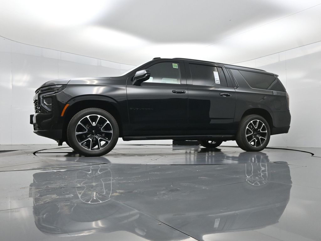 2025 Chevrolet Suburban RST photo 5