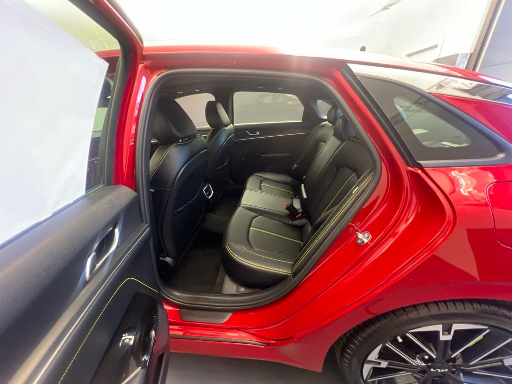2026 Kia K5 GT - Photo 11