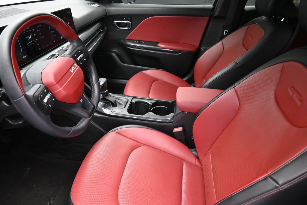 2025 Kia K4 GT-Line photo 3