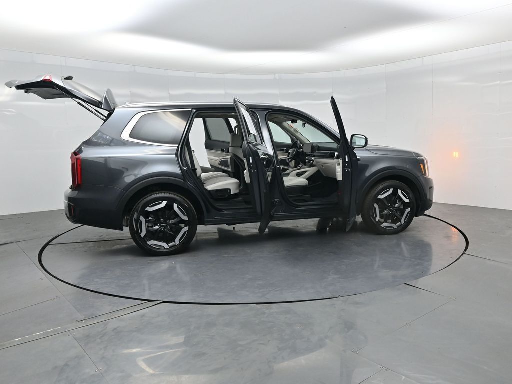 2024 Kia Telluride S photo 2