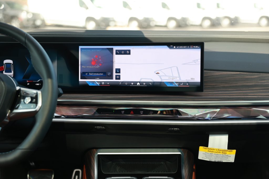 2025 BMW i7 M70 - Photo 26