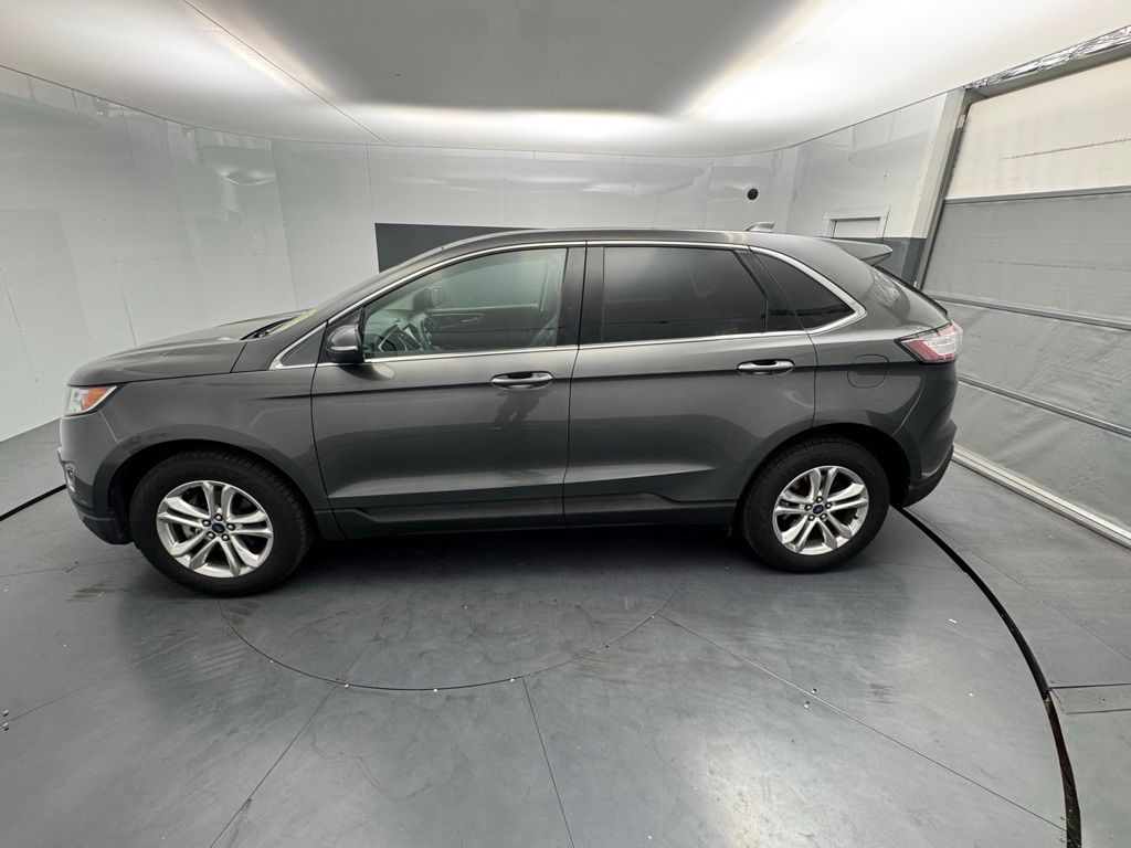 2017 Ford Edge SEL photo 2