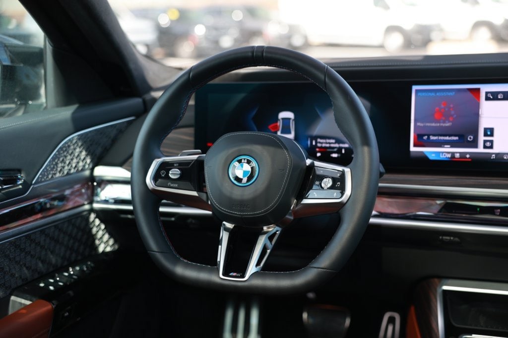 2025 BMW i7 M70 - Photo 25