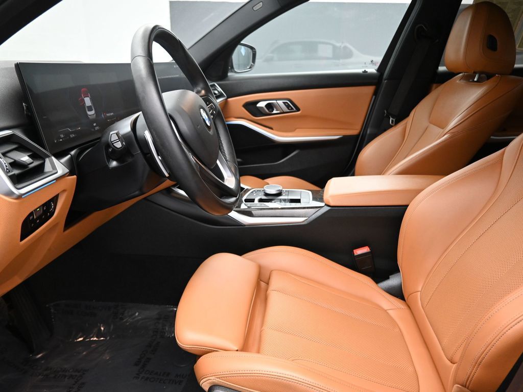 2023 BMW 330i photo 3