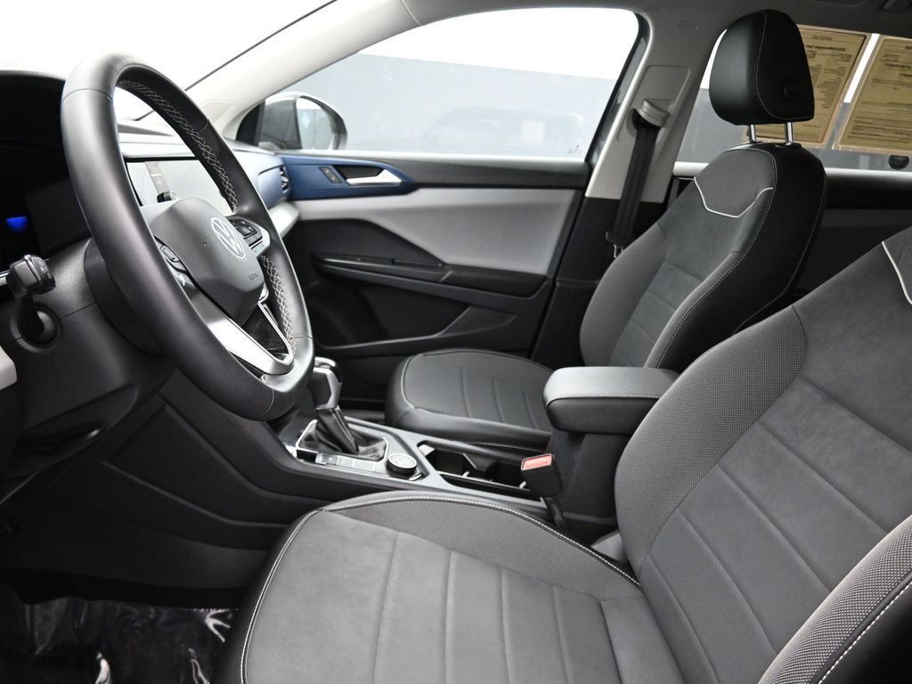 2023 Volkswagen Taos 1.5T SE photo 3