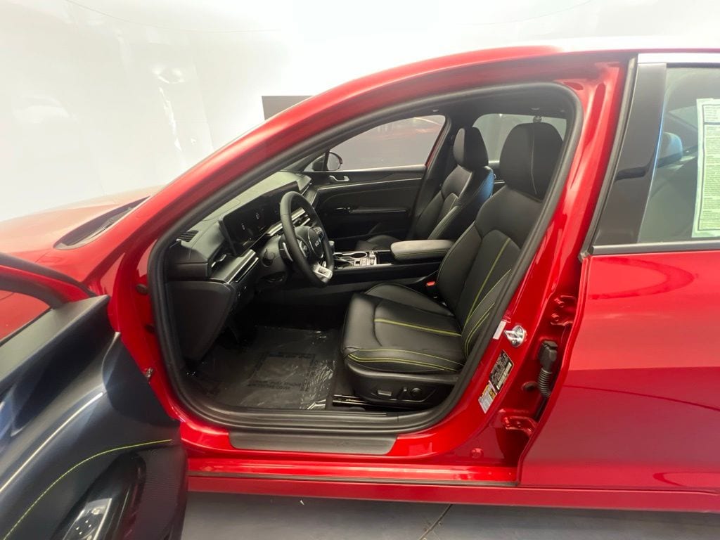 2026 Kia K5 GT - Photo 13