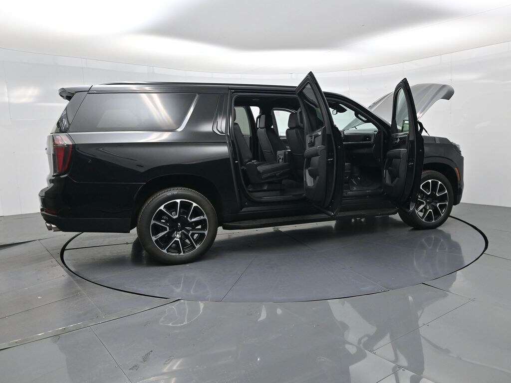 Used 2025 Chevrolet Suburban RST SUV