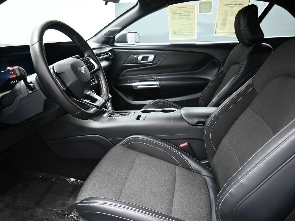 2024 Ford Mustang photo 3