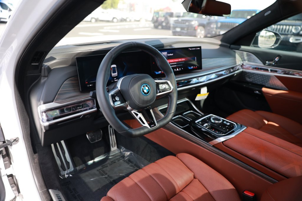 2025 BMW i7 M70 - Photo 14