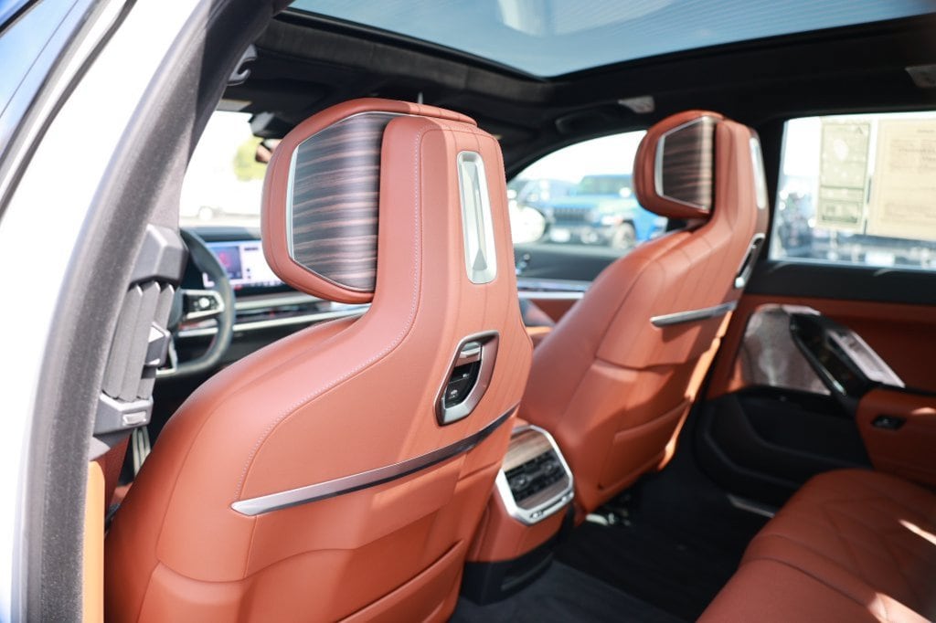 2025 BMW i7 M70 - Photo 34