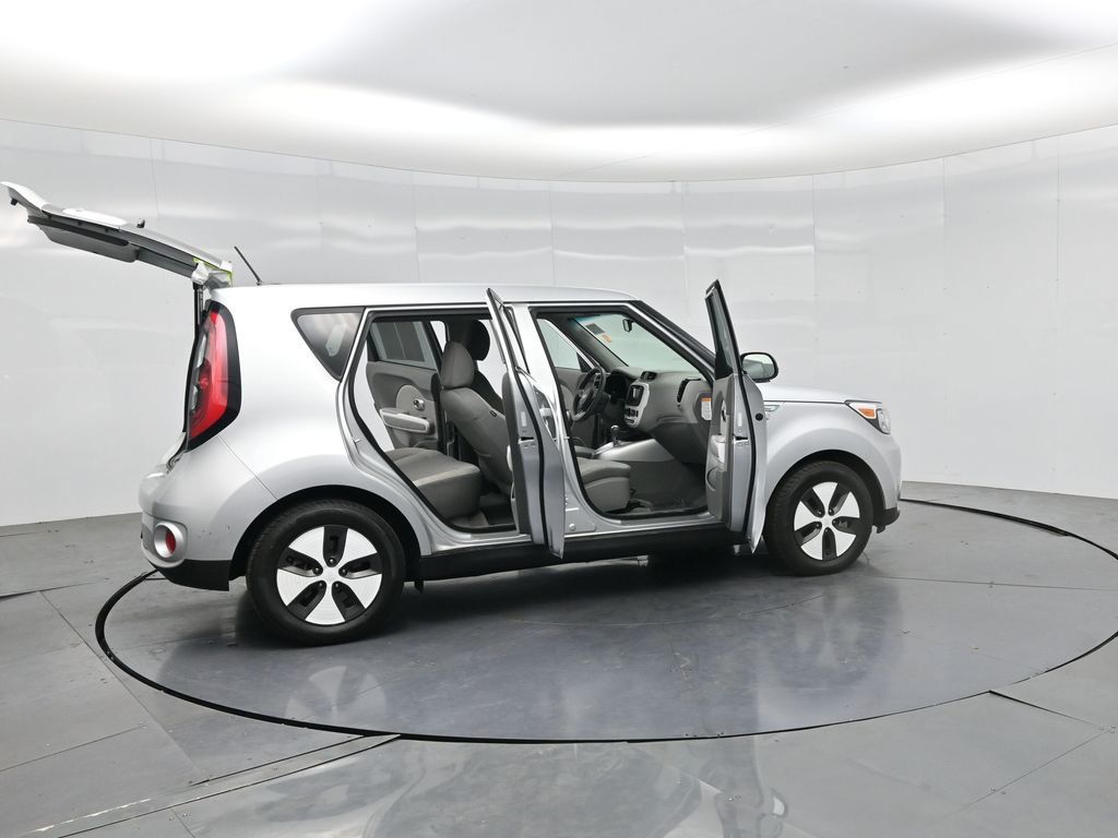 2016 Kia Soul EV FWD photo 2