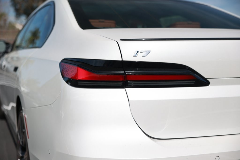 2025 BMW i7 M70 - Photo 13