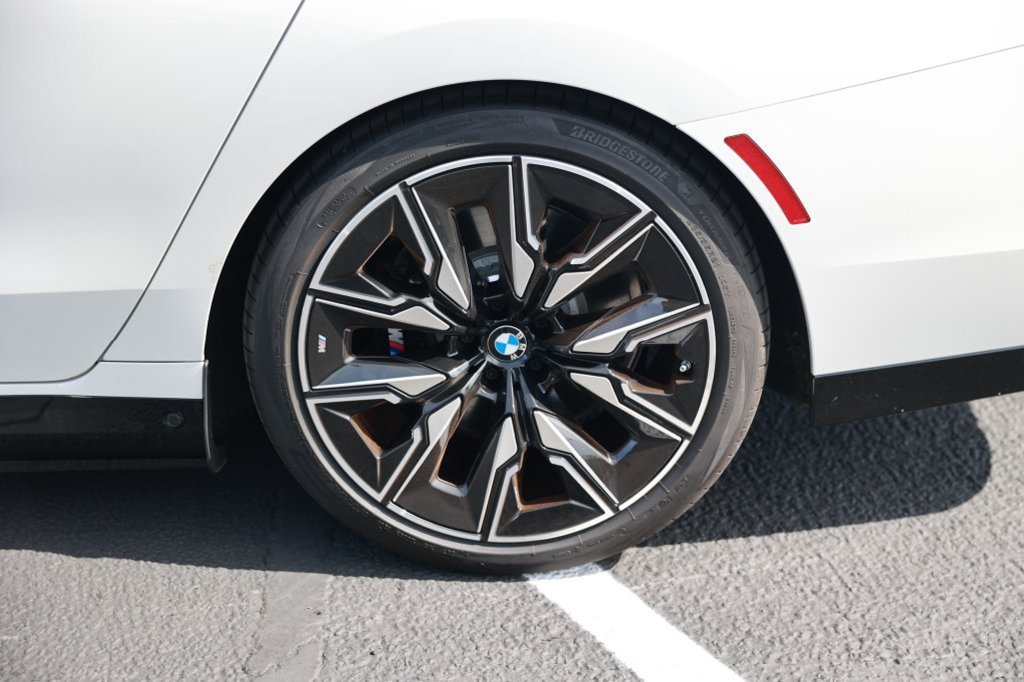2025 BMW i7 M70 - Photo 10